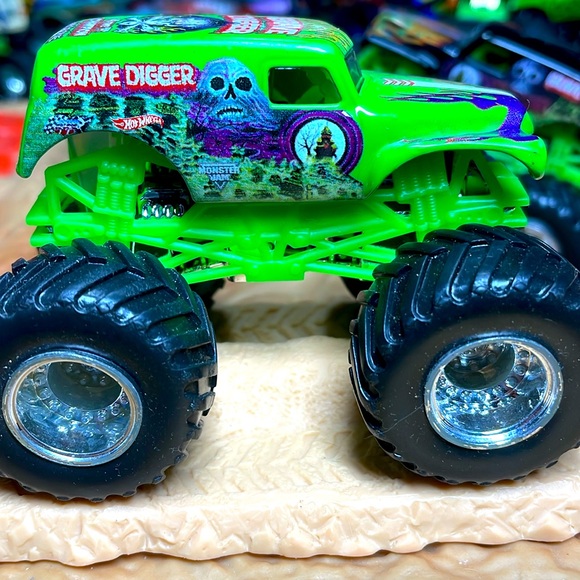 Grave Digger - Picture 3 of 3